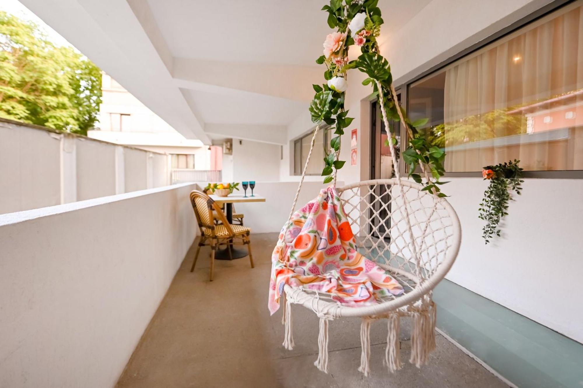 Urban Paradise - Modern Central Accommodation Bucharest Room photo